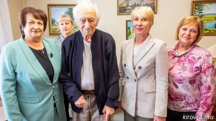 Kovaleva congratulated Kirov's oldest residents.