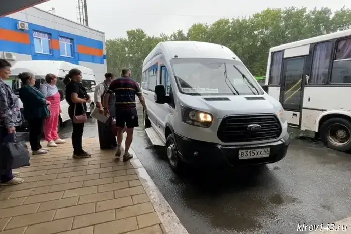 The first bus left Kirov for Sharya.
