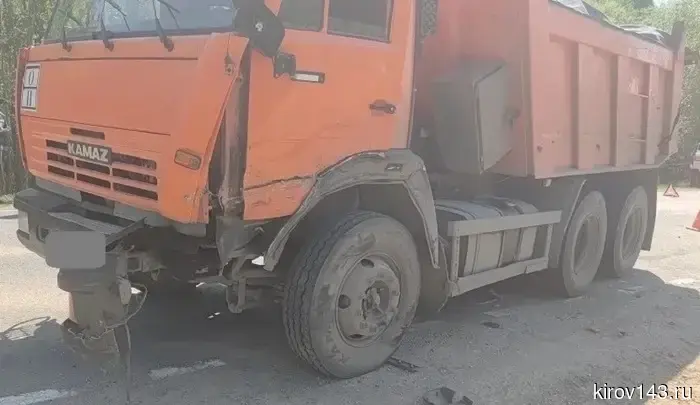 В Зуевском районе произошла авария с участием трех автомобилей.