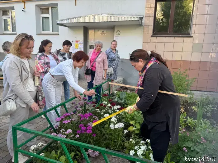 Школа садоводов Олега Валенчука организовала мастер-класс по оформлению цветника.