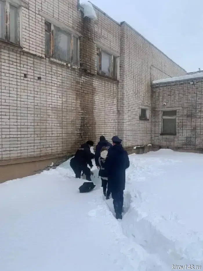 Kirov schoolboy, who was hit by a block of ice, received 150,000 rubles