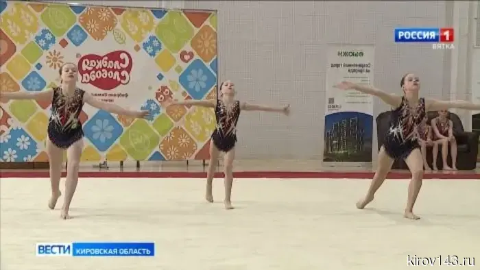 В спортивной школе олимпийского резерва № 8 проходят региональные соревнования по спортивной акробатике.