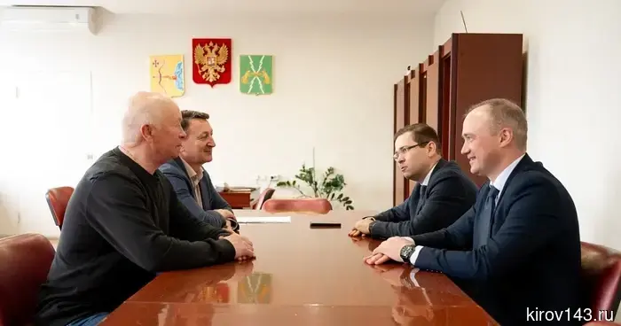 Депутаты Веснин и Потапенко обсудили поддержку образования в Мурашах