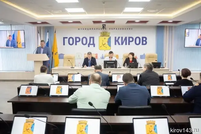 Депутаты выразили недовольство автоперевозчиками, на которых поступают жалобы от жителей Кирова.