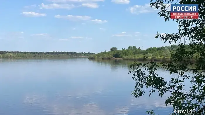 В Киров поступил земснаряд для углубления дна реки Вятки.