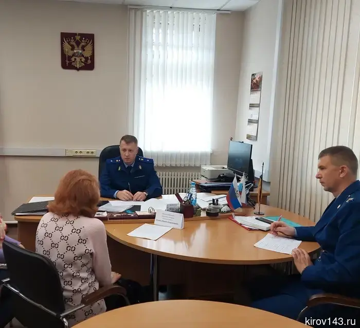 Женщина 67 лет стала жертвой мошенников, которые украли компенсацию за своего погибшего на СВО сына.