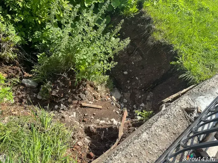 The city administration named a possible reason for the erosion of the shore on the Green embankment.