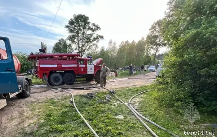 Five fires, five road accidents and an incident on the water: how the Kirov rescuers spent the day