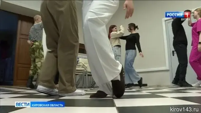 Около 100 жителей Кирова будут участвовать в Бале Победы, который пройдет 9 мая на Театральной площади.