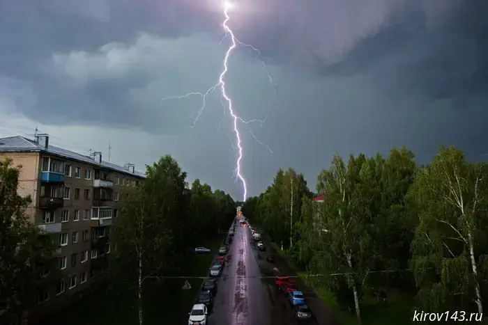 В Кирове и регионе прогнозируются дожди и грозы: температура поднимется до +33°C.