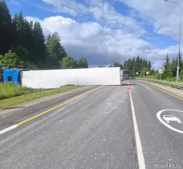 В Котельничском районе произошла overturn KAMAZ.