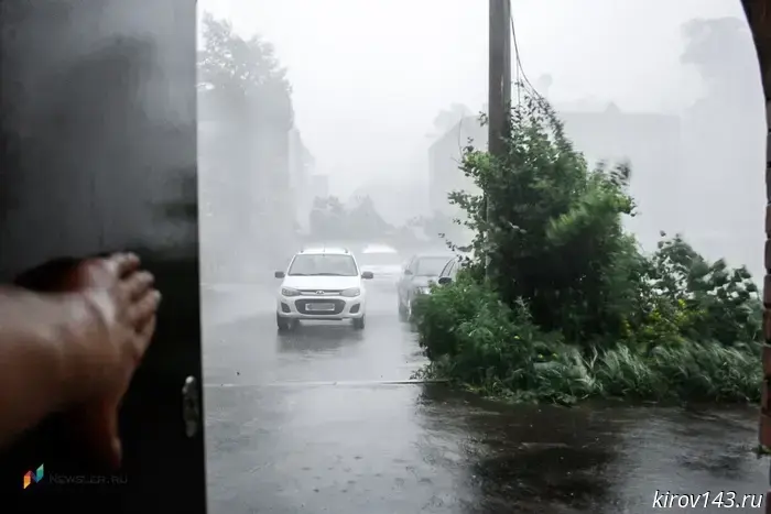 Showers, hail and thunderstorms: the Ministry of Emergency Situations announced a weather warning