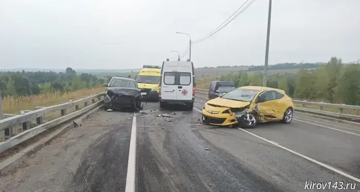 Three cars collided near Vyatskiye Polyany: four people injured