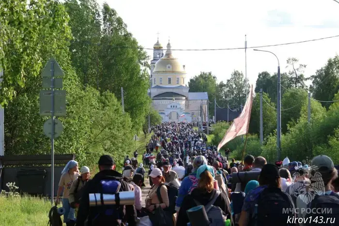 Четыре человека были госпитализированы с Великорецкого крестного хода.