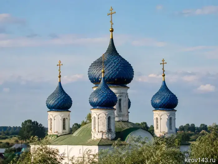 В Кирове в результате ракетного удара были повреждены два храма.