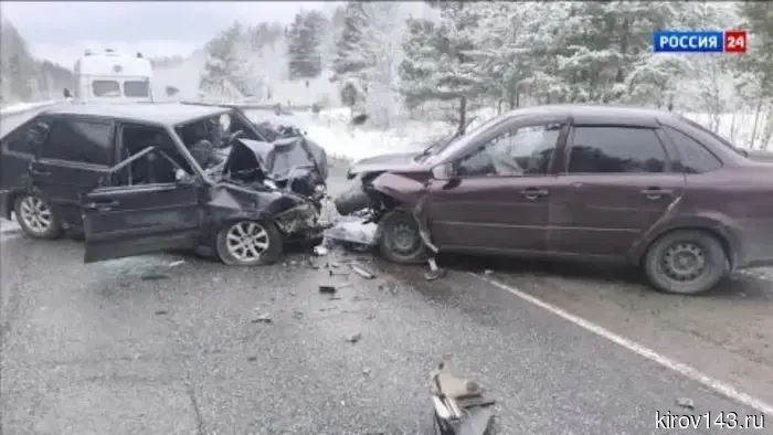 В Омутнинском районе при столкновении трех грузовиков пострадали два человека