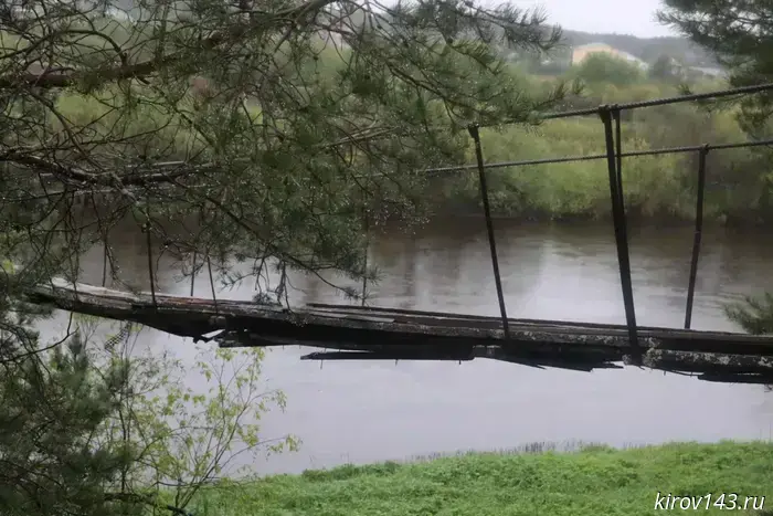 Kirov residents complained about a leaky suspension bridge over the Bistritsa river