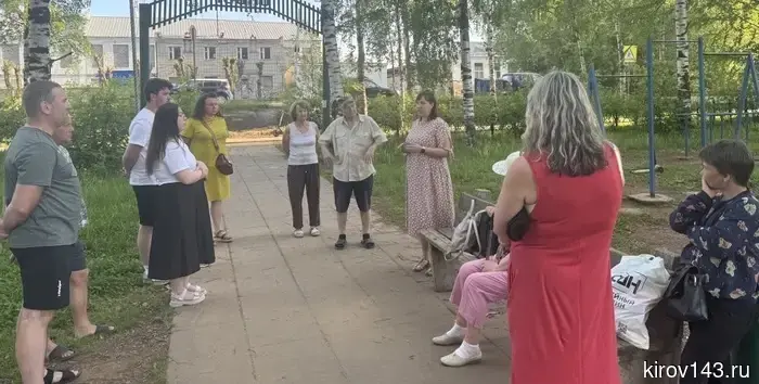 В поселке Садаковском планируют благоустроить сквер и дорогу.