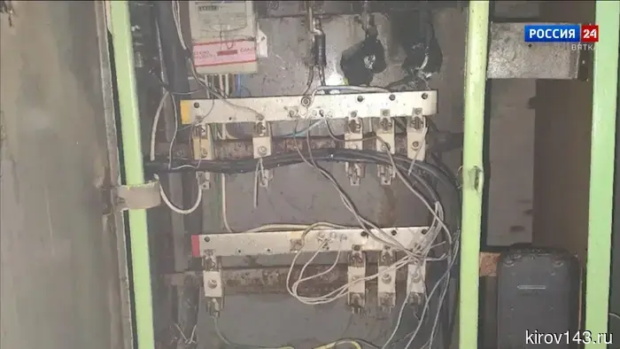 В аптеке города Нолинска произошло возгорание из-за схода снега с крыши здания.