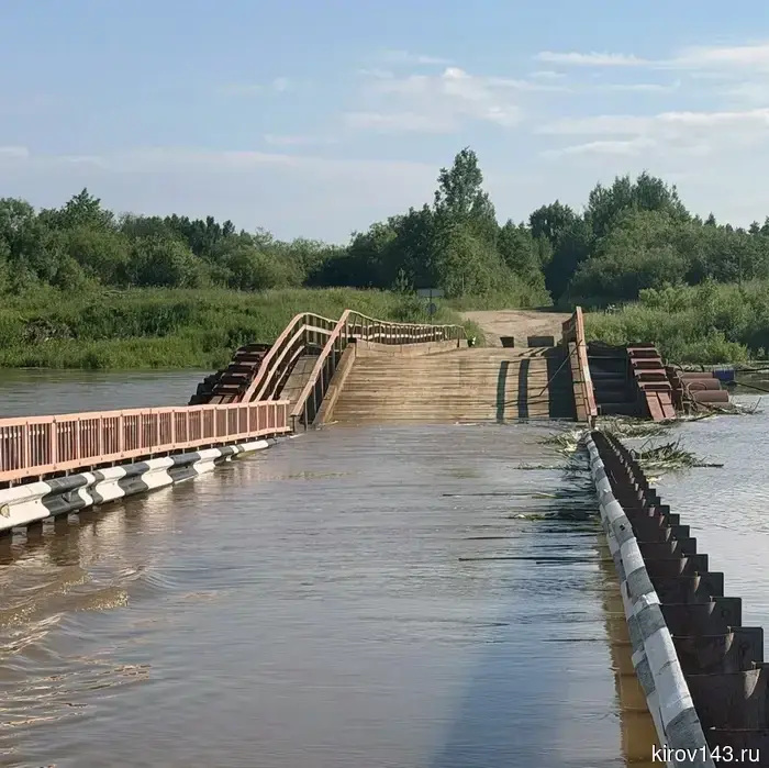 The water level in Kirovo-Chepetsk has risen by 57 centimeters: traffic on the bridge is closed.
