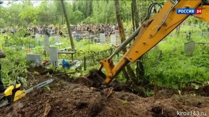 На Ново-Макарьевском кладбище в Кирове продолжаются мероприятия по отводу воды.