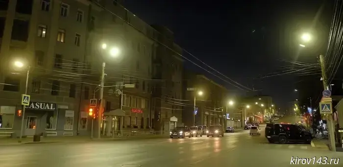 In Kirov, the aftermath of a strong wind is being dealt with.