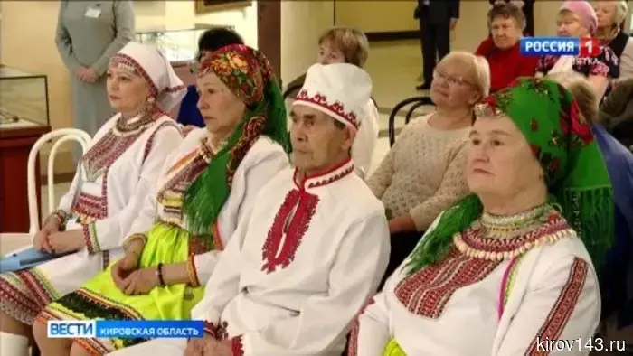 В библиотеке имени Герцена организовали выставку, посвященную марийским традициям.