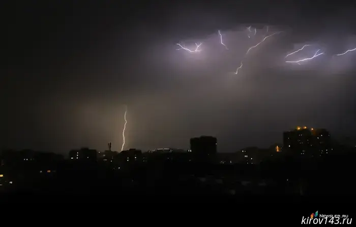 В Кировской области состоялась первая гроза.