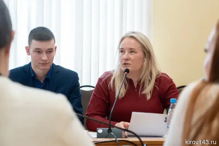 На базе ВятГУ Александр Соколов провел встречу с обновленным составом молодежного совета.