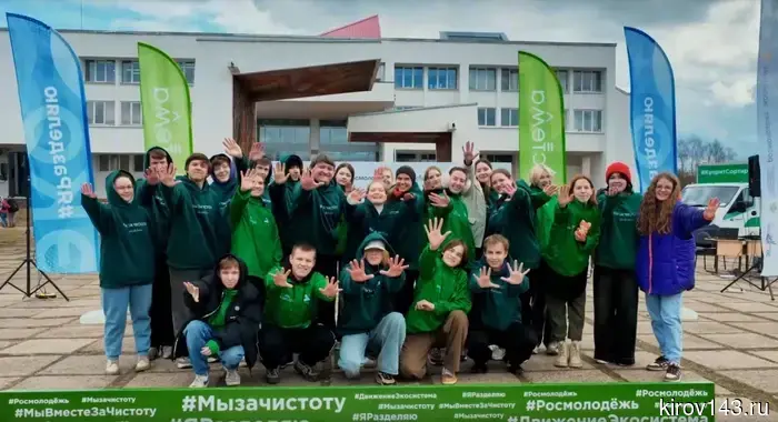 Опубликованы aerial-снимки субботника в парке 50-летия ВЛКСМ.