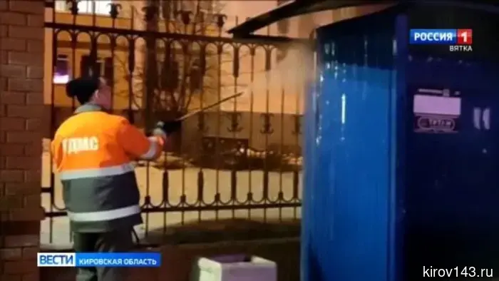 Подрядчики вывели на улицы Кирова поливомоечные машины