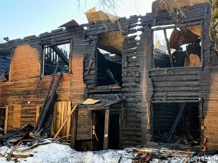 A house in the center of Kirov was extinguished after five hours.
