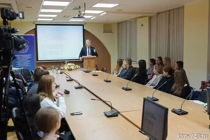 Закон на службе государства: студенты ВятГУ встретились с председателем Заксобрания Кировской области