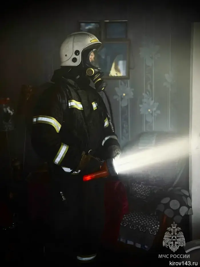 In the Kirov region, an apartment and a garage with foreign cars burned within a day.