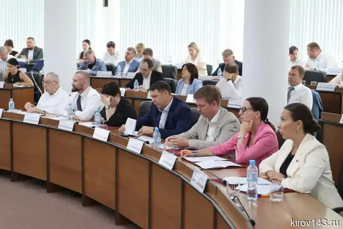 Кировские справедливороссы собирают подписи против повышения тарифов ЖКХ осенью.