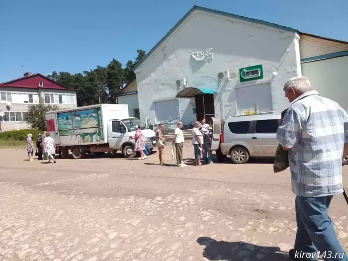 Residents of Krasnaya Polyana are left without a store: groceries now only once a week.