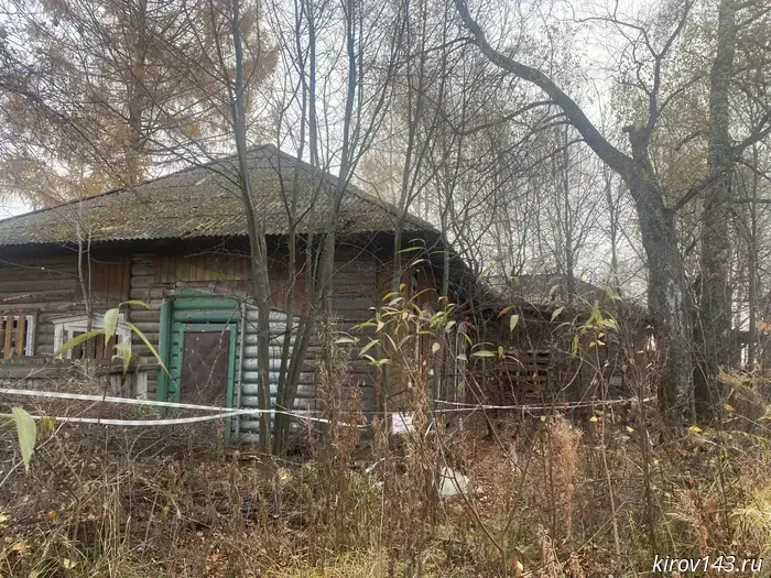 В Тужe по запросу прокуратуры было снесено аварийное здание ветеринарной станции.