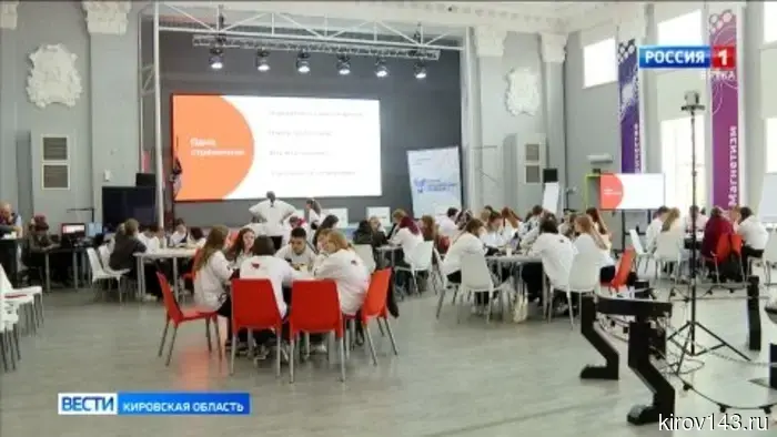 Михаил Сандалов в докладе об итогах года затронул все самые важные и актуальные для Кировской области темы.