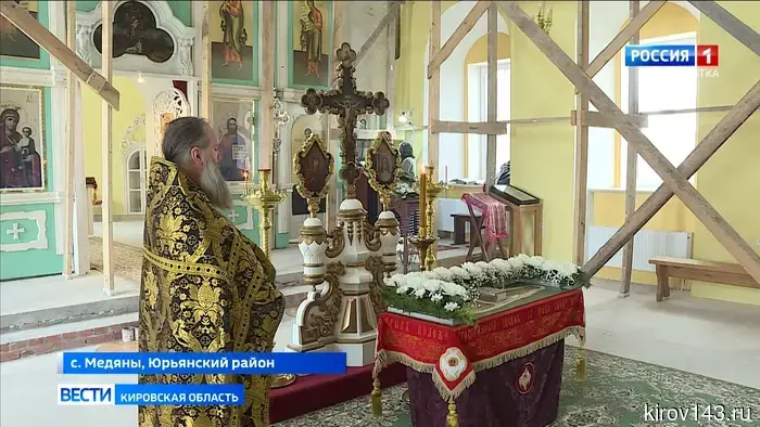 Жители села Медяны готовятся отпраздновать Пасху в своем родном Троицком храме.