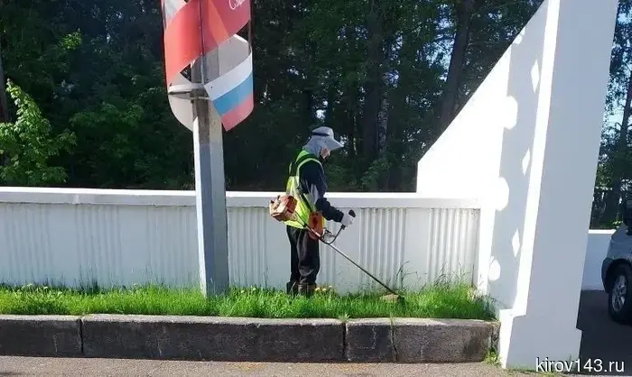 Городские кладбища подготавливаются к родительской субботе.