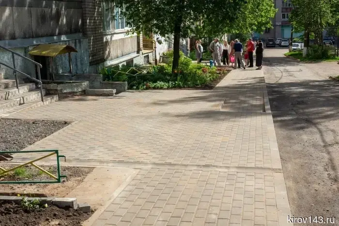Five well-maintained courtyards were accepted in Kirov.