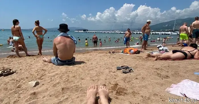 Завтра в Кирове ожидается тепло до +25°C, accompanied by thunderstorms and сильным ветром.