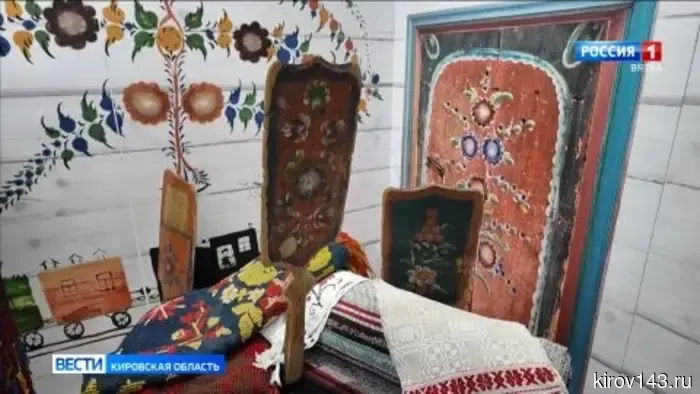 В Слободском побывал мастер традиционной уральской домовой росписи.