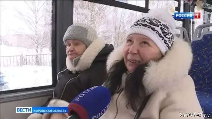 В Кирове запустили новогодний автобус.