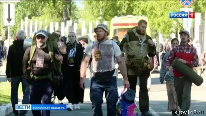 Александр Соколов и Андрей Березин проводили участников Великорецкого крестного хода