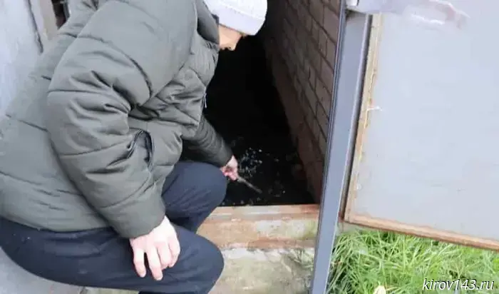 Residents of the Lyangasovskaya apartment building nearly drowned in feces.