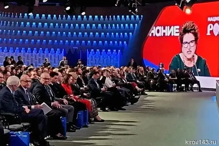 Кириенко вручил Соколову высшую награду Российского общества «Знание»