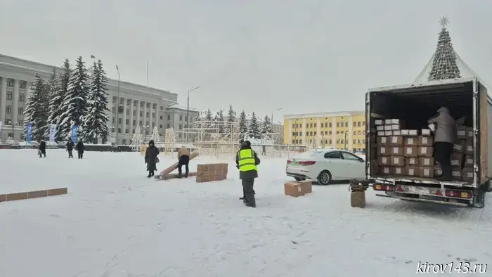 Вячеслав Симаков: их намерены установить на Театральной площади к 26 декабря.
