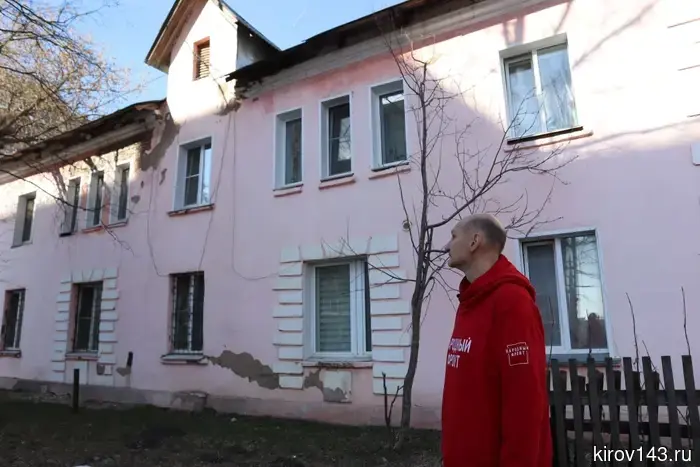 A pensioner from Mariupol lives with rats in Kirov and asks the authorities to clean up their apartment.
