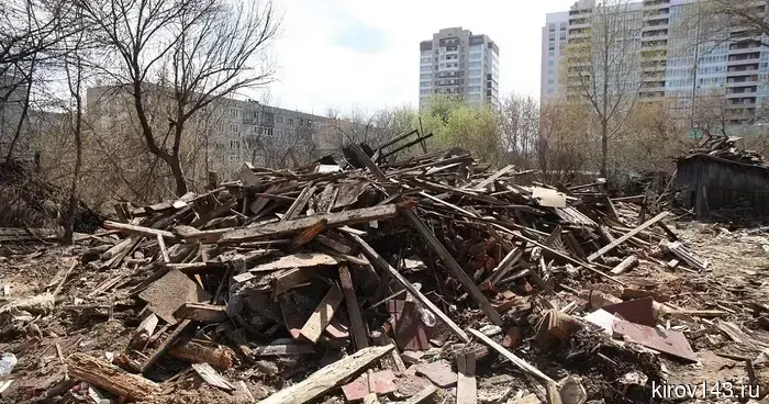 Пустующие участки после сноса ветхих зданий в Кирове планируют использовать.